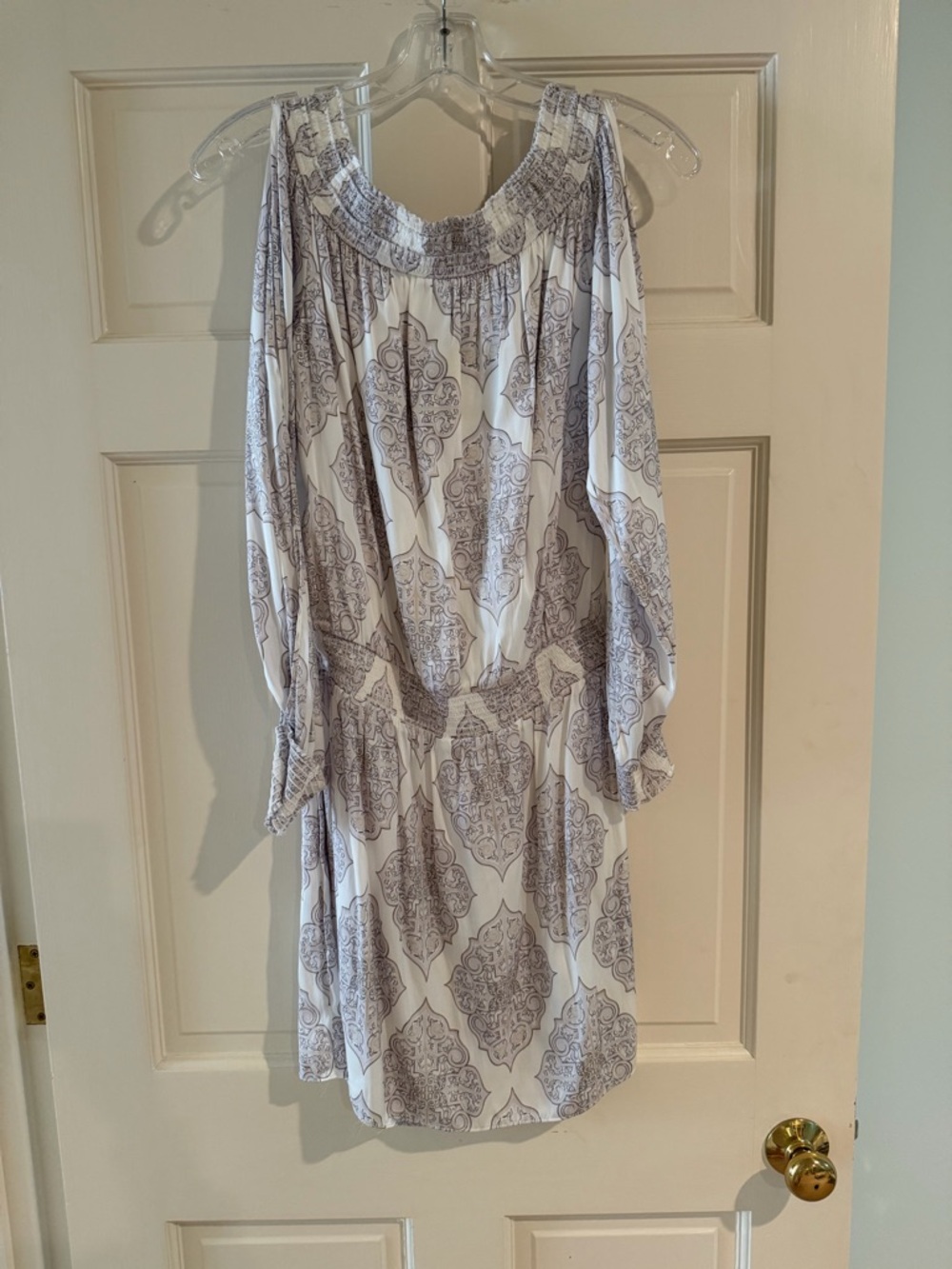 White House black market S White and Gray Patterned Off-Shoulder Dress